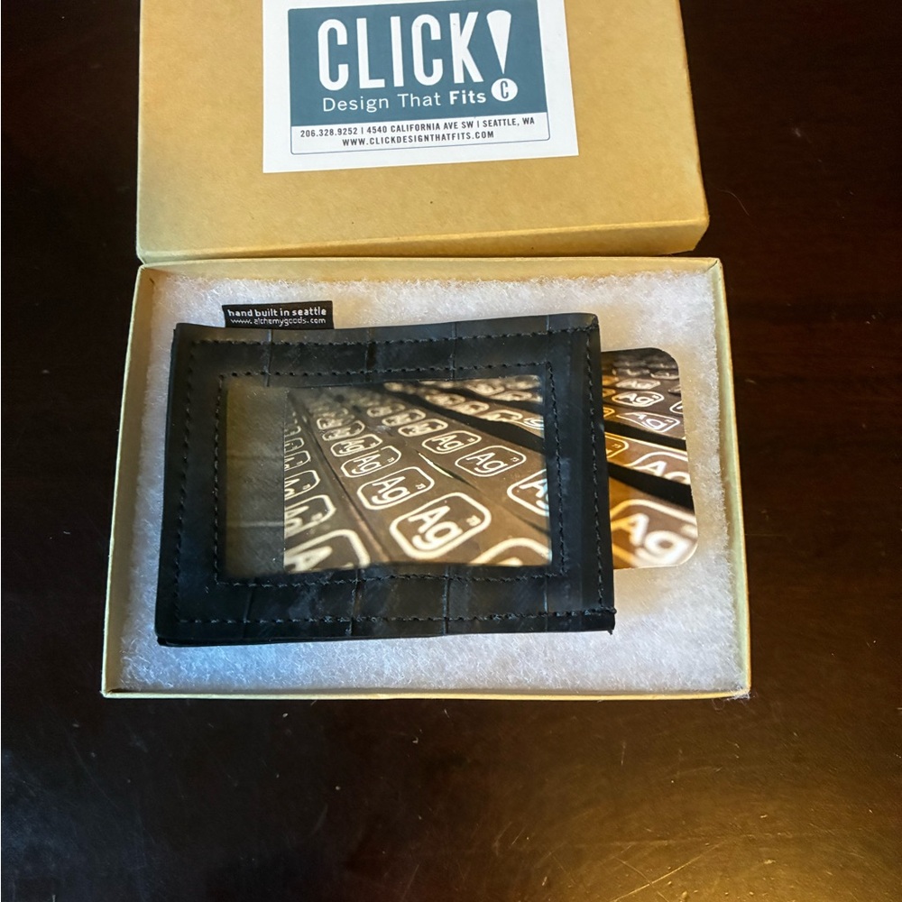 NIB Wallet by Click! Design that Fits